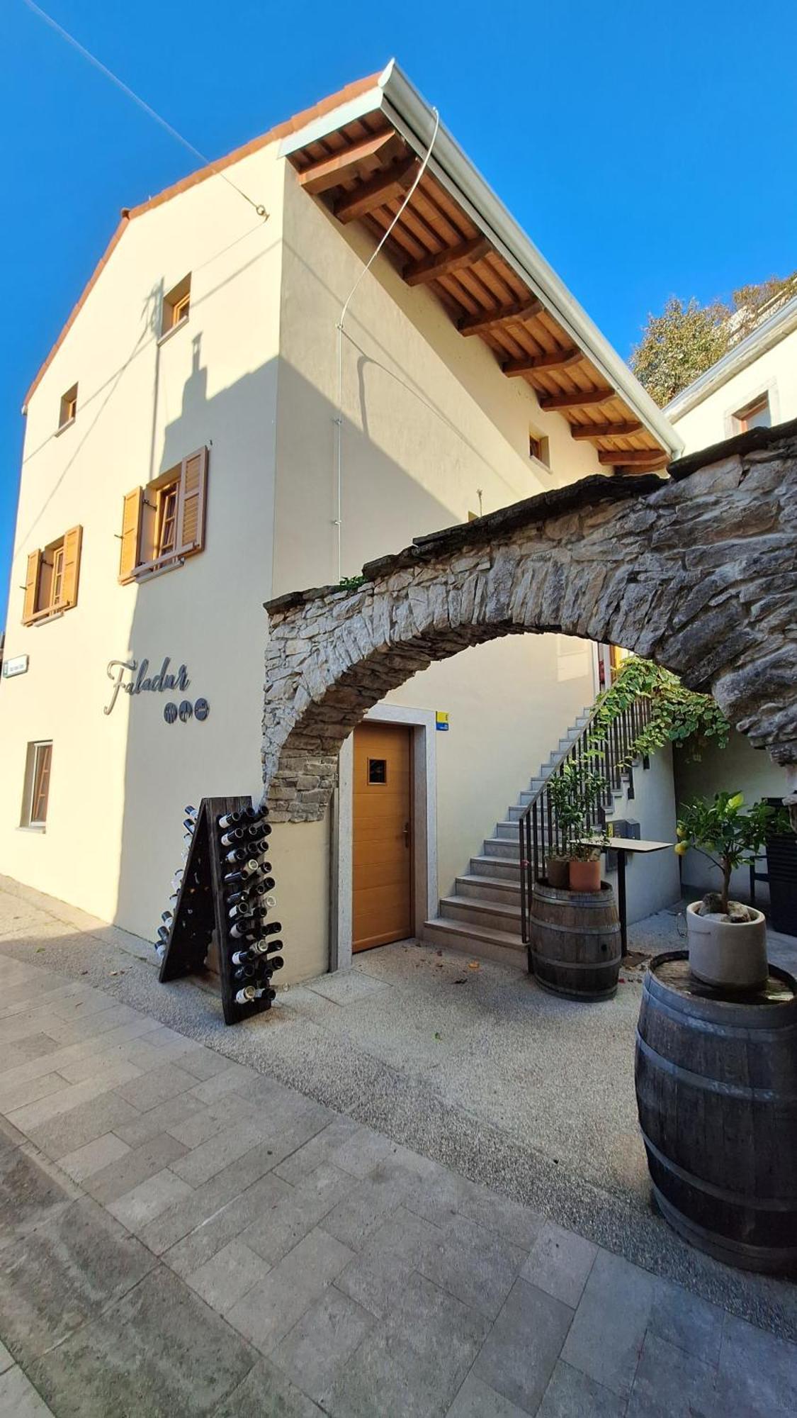 Fine Rooms Vipava Esterno foto